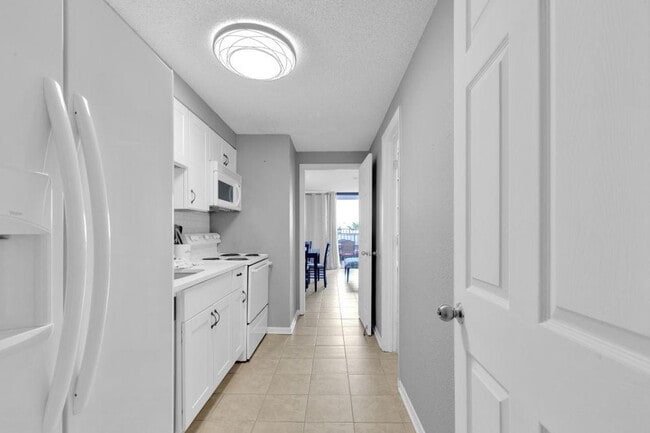 Building Photo - 2406 N Ocean Blvd