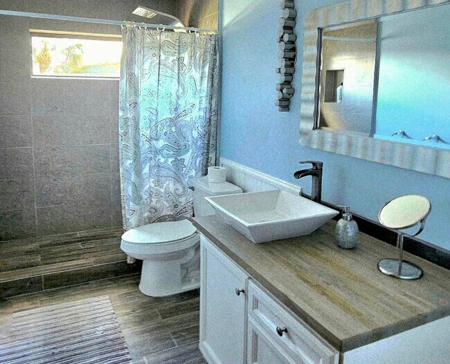 Building Photo - McGregor Woods  Community with Natural Surrounding Charm. Close to Sanibel.