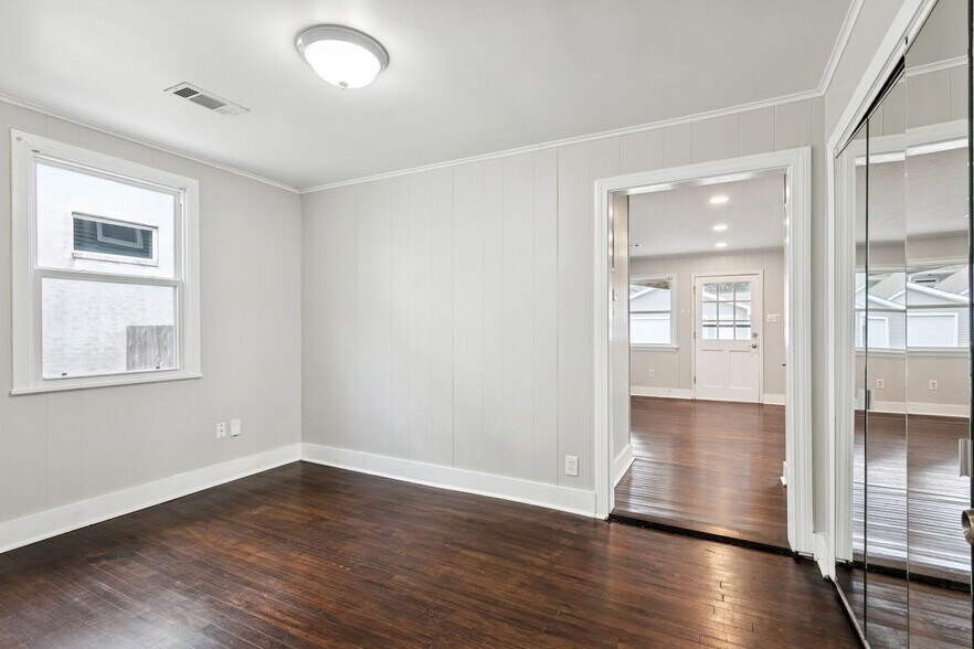 Building Photo - 75 Oaklawn Dr