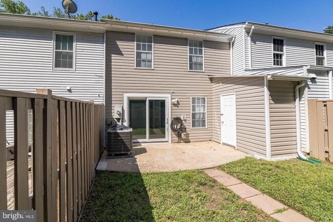 Building Photo - 14081 Fallbrook Ln