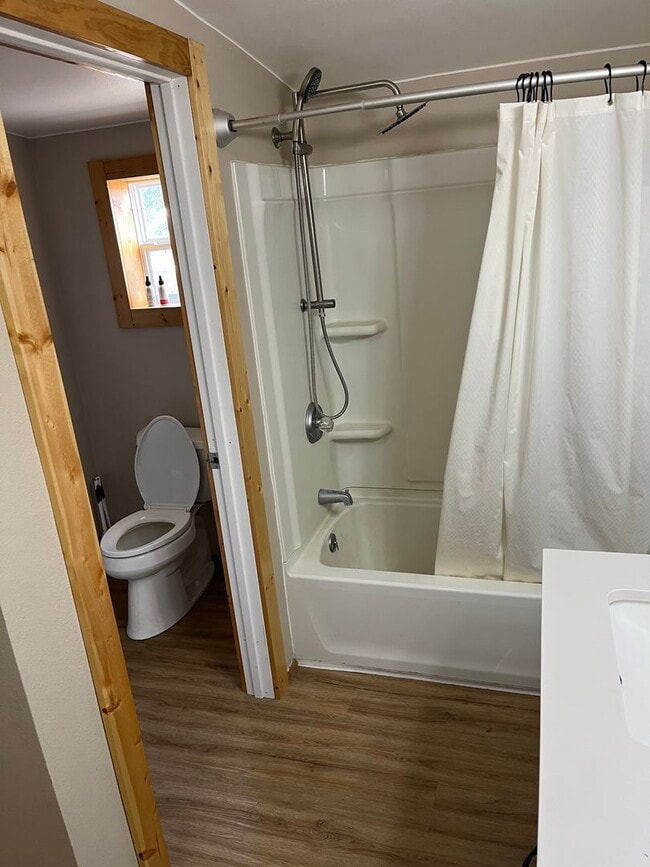 Building Photo - 3-bedroom 2 bath Corner Lot