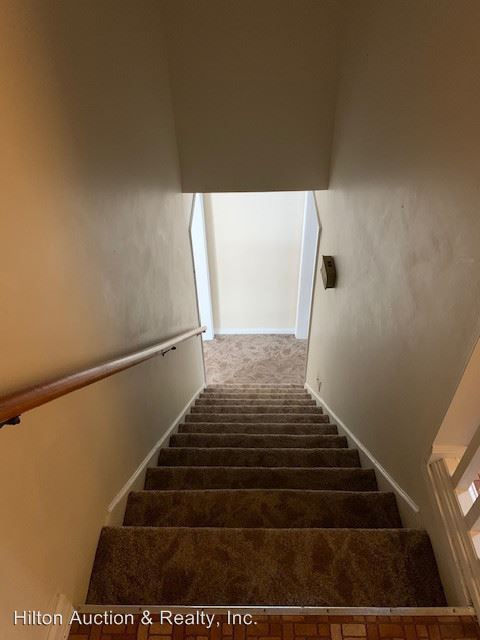 Building Photo - 104 Pecan St