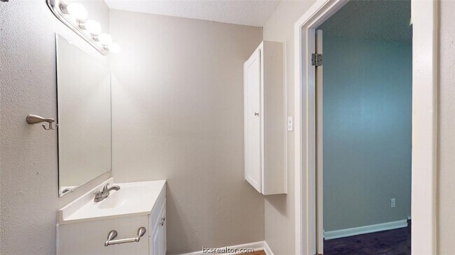 Building Photo - 500 Foch St