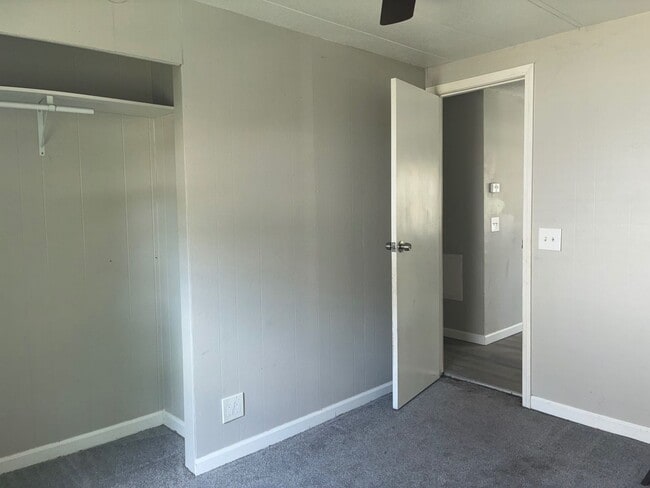 Building Photo - 476 Stallion Ct