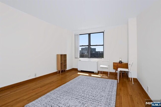 Building Photo - 301 Beech St