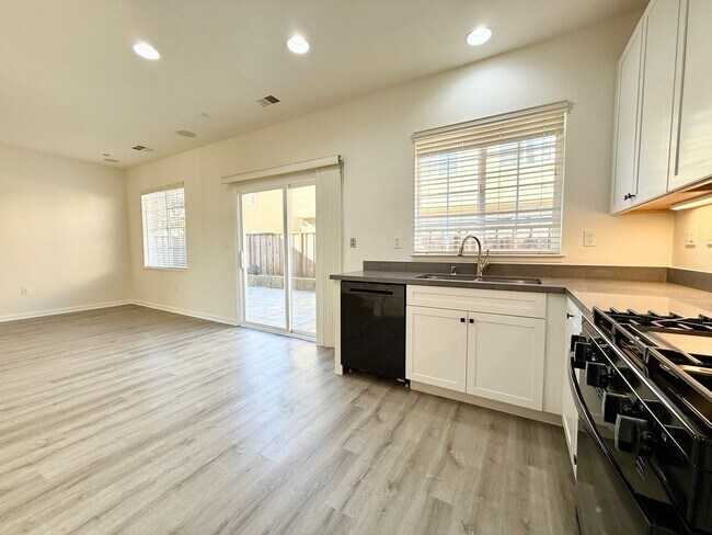 Building Photo - Renovated Coastal Home with NEW Kitchen and a Spacious Layout