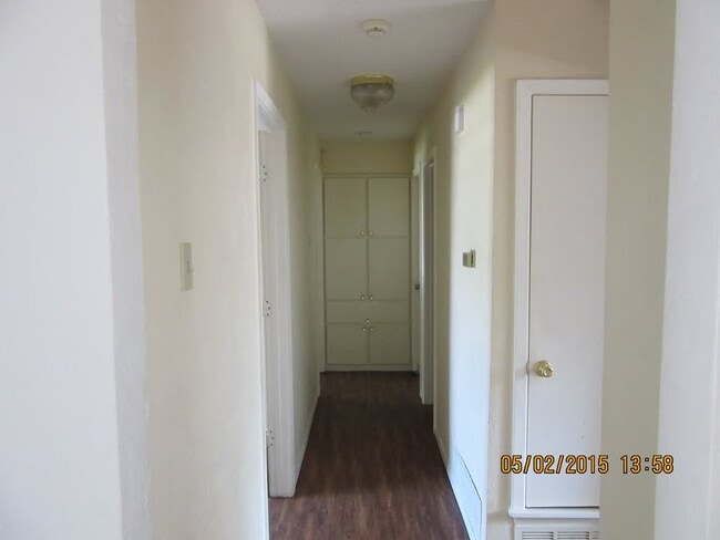 Building Photo - 1604 White Oak Ct