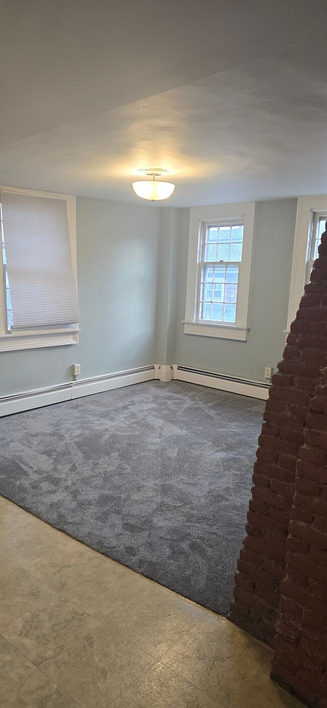 Building Photo - 18 King St