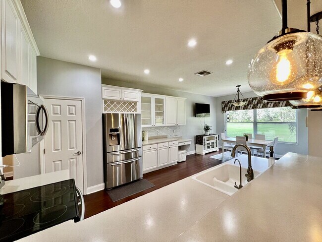 Building Photo - "Golf Course Living! Spacious 3-Bed, 2.5-Bath Home with 2,829 Sq Ft at The Oaks"