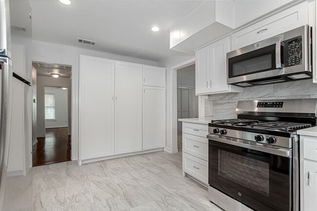 Building Photo - 3311 Tooms St