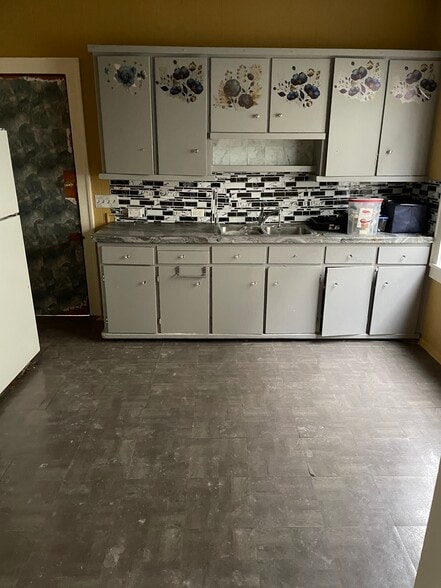 Building Photo - 183 Delamaine Dr