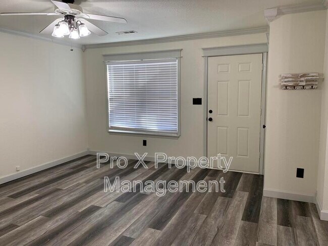 Building Photo - 3111 E 12th St