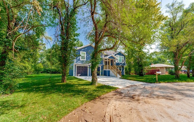 Building Photo - Move-In Ready 4-Bedroom Beauty with Modern...