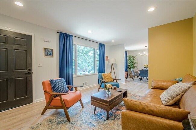 Building Photo - 3833 Bakers Ferry Rd SW