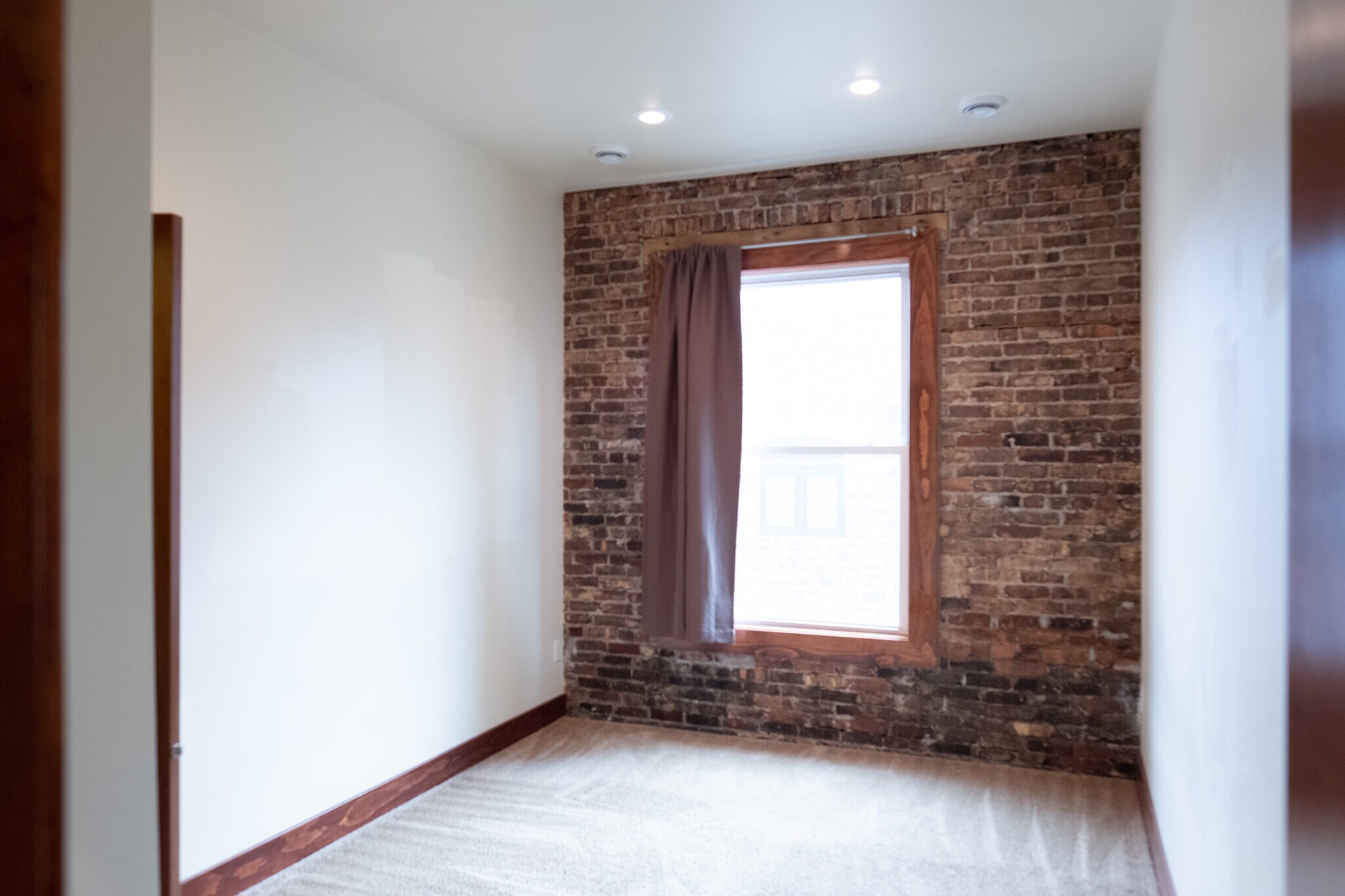 Building Photo - 418 Shelden Ave