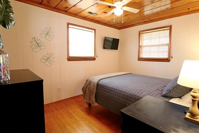 Building Photo - OFF SEASON Oceanfront Rental