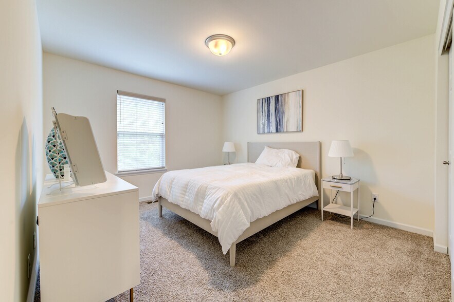 Building Photo - 732 Fox Creek Dr