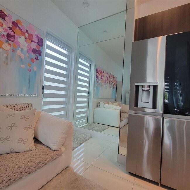 Building Photo - 10435 NW 66th St