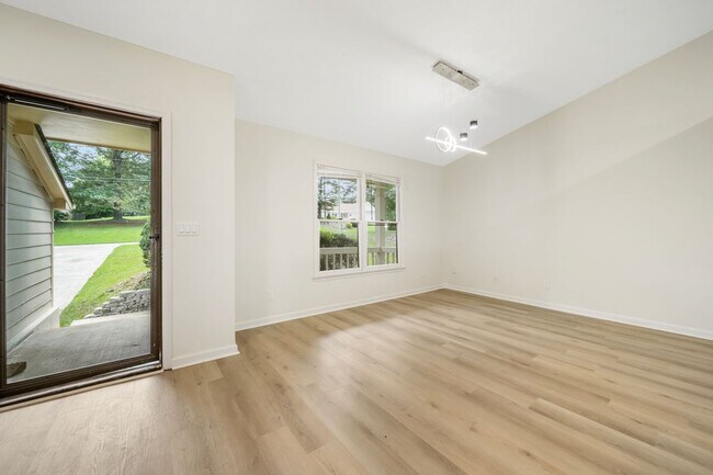 Building Photo - 991 Lisa Kay Dr