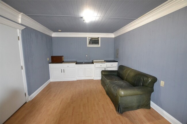 Building Photo - 253 Old Groveton Rd