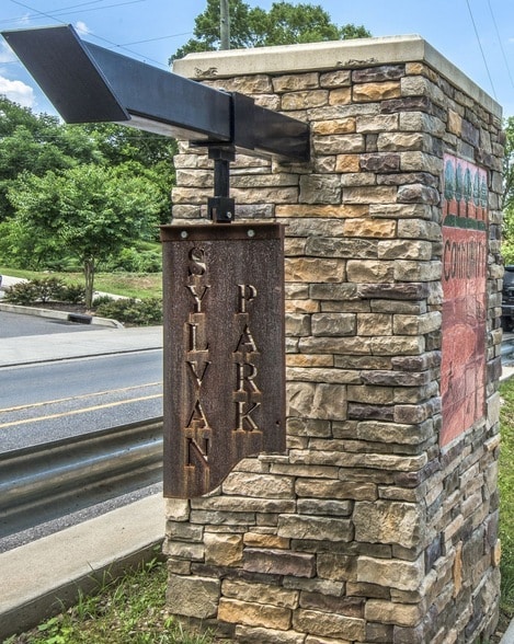 Building Photo - 312 Sloan Rd