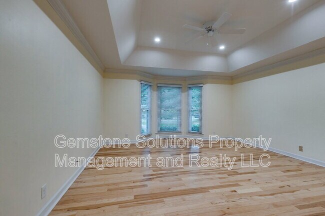 Building Photo - 221 Adams Ct