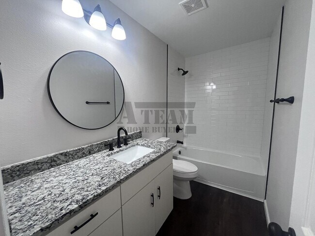Building Photo - Beautifully updated 3-bedroom, 2-bath home
