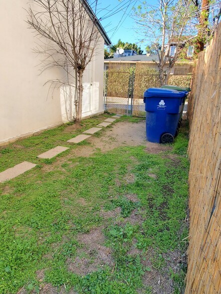 Building Photo - 13529 Burbank Blvd