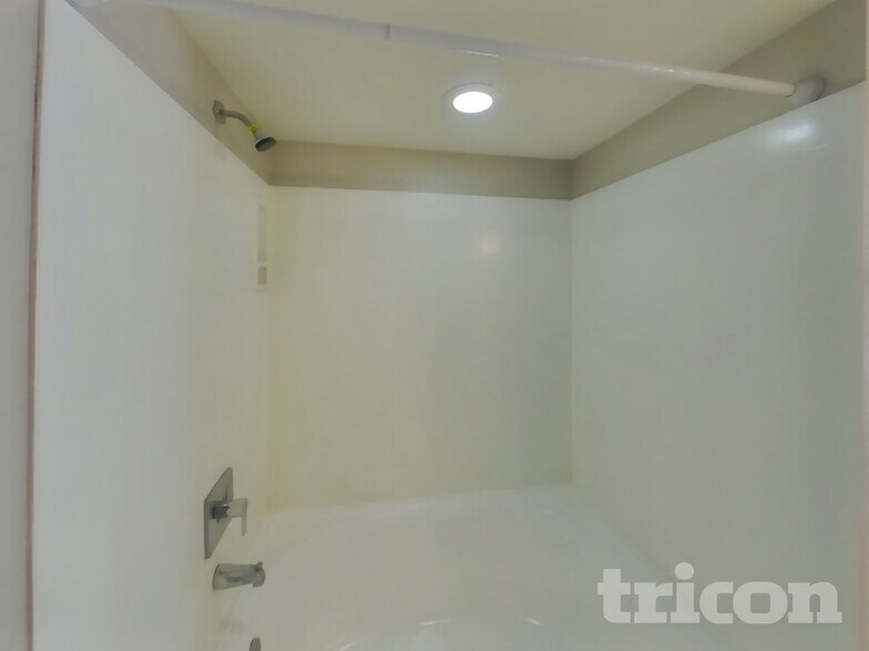 Building Photo - 7631 W Cheryl Dr