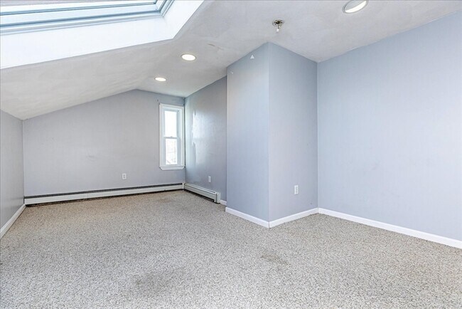 Building Photo - 9 Lapham St