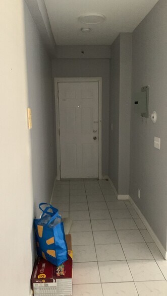 Building Photo - 234 6th Ave W