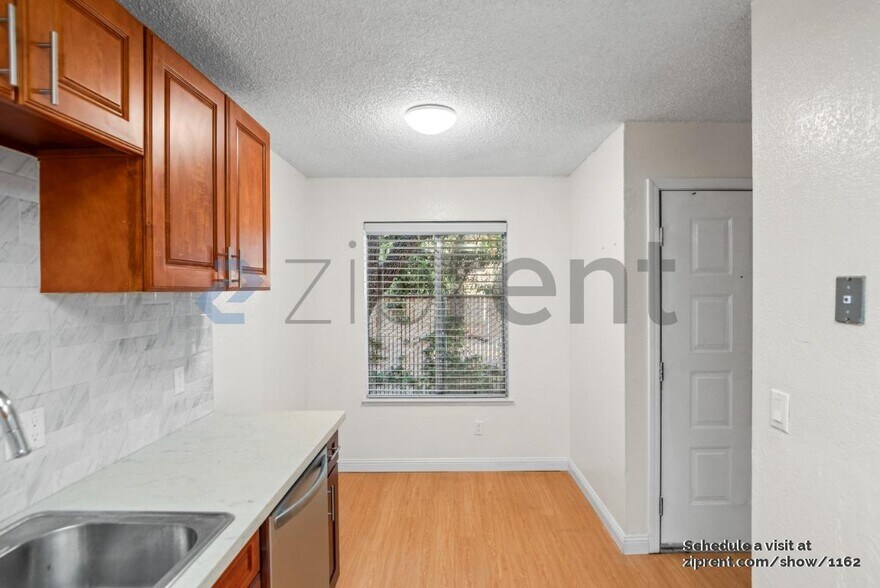 Building Photo - 1079 Tekman Dr
