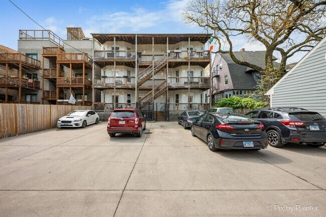 Building Photo - Updated Duplex Condo with 2 parking spots