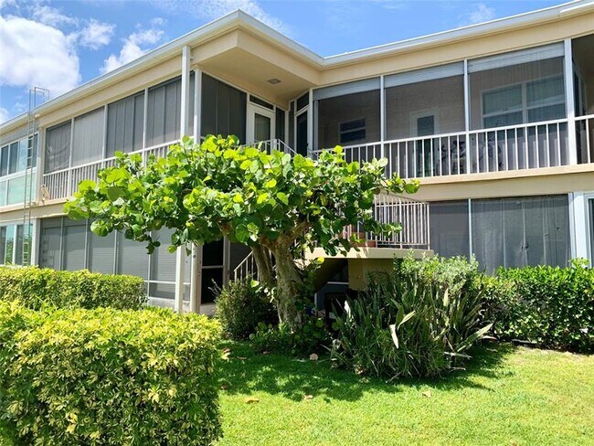 Building Photo - 930 Osceola Dr