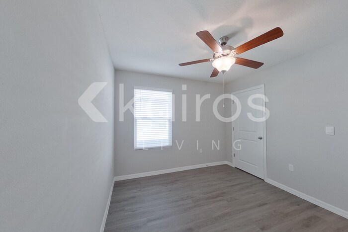 Building Photo - 8661 SW 43rd Ter