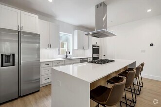 Building Photo - 1139 N Madison Ave