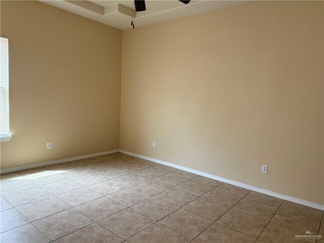 Building Photo - 5 South Dr