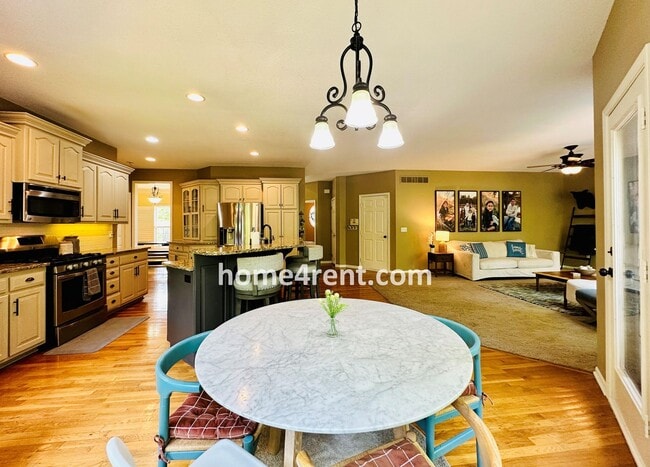 Building Photo - Beautiful Four Bedroom Home in a Quiet Neighborhood w/ an Updated Kitchen, Wood Floors, and a Fin...