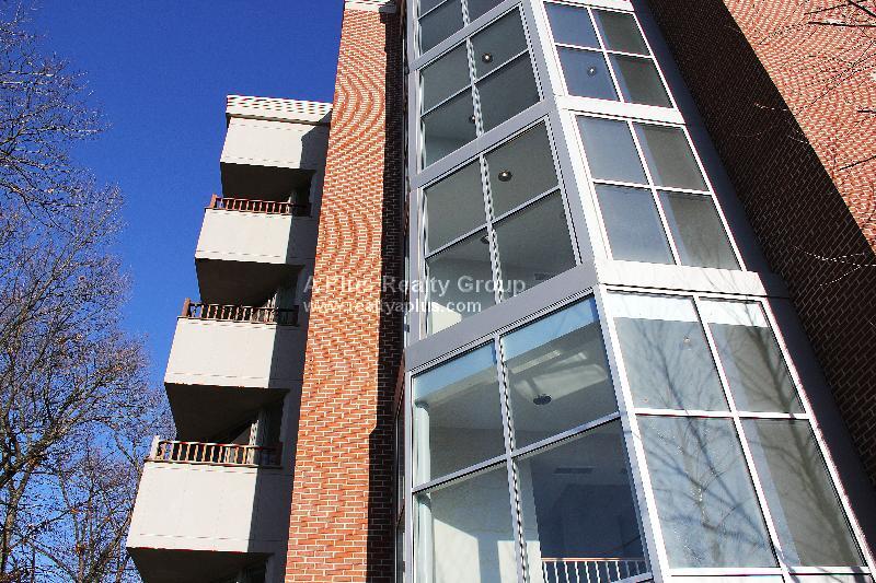 Building Photo - 1545 Vfw Pky