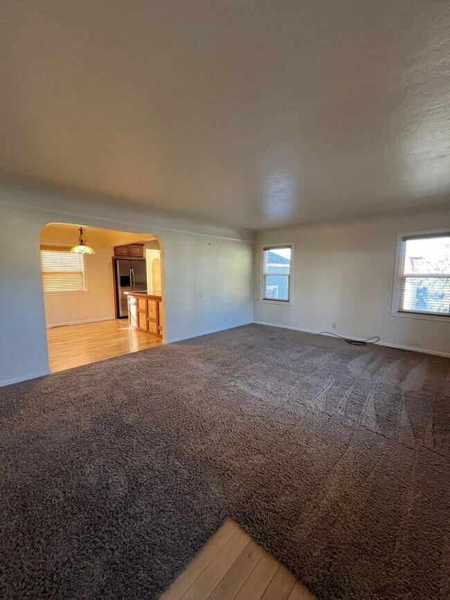 Building Photo - 2 Bedroom, 1 Bathroom Home - Close to Oregon Tech & Sky Lakes!