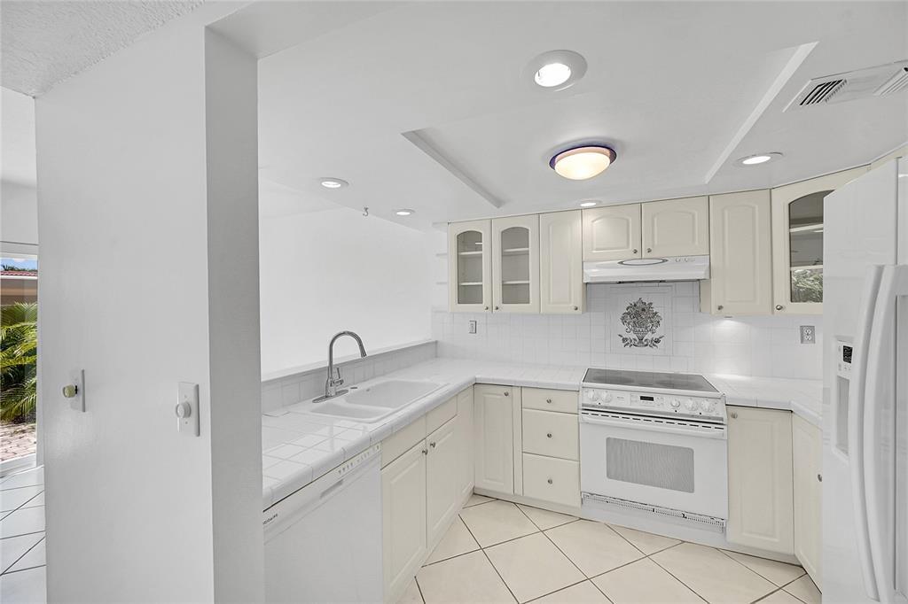 Building Photo - 5555 N Ocean Blvd