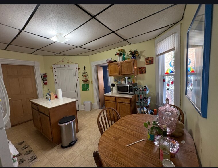 kitchen - 111 N Lancaster St