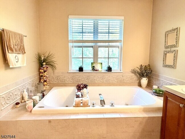 Building Photo - 128 Jackson Ave