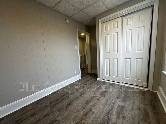 Building Photo - 1301 E 9th St