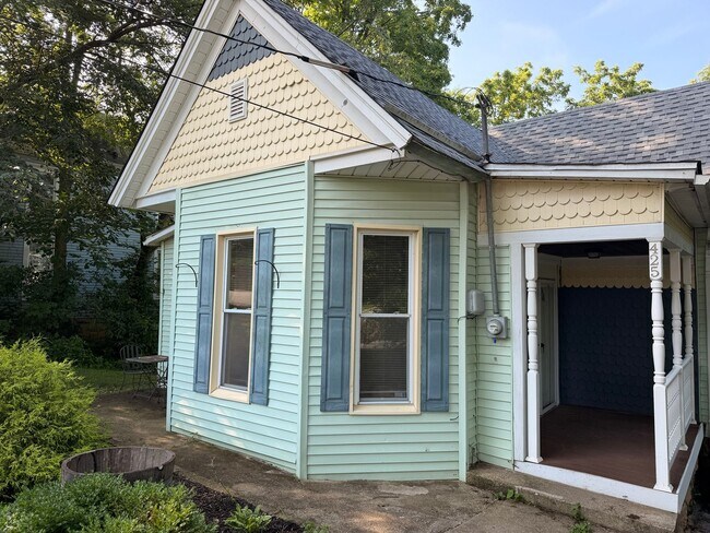 Building Photo - *** AVAILABLE NOW – Rare Downtown Corydon Rental! ***