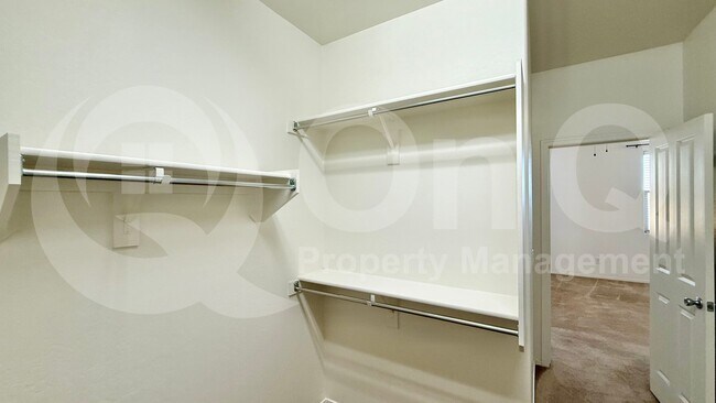 Building Photo - 5215 S 18th Pl