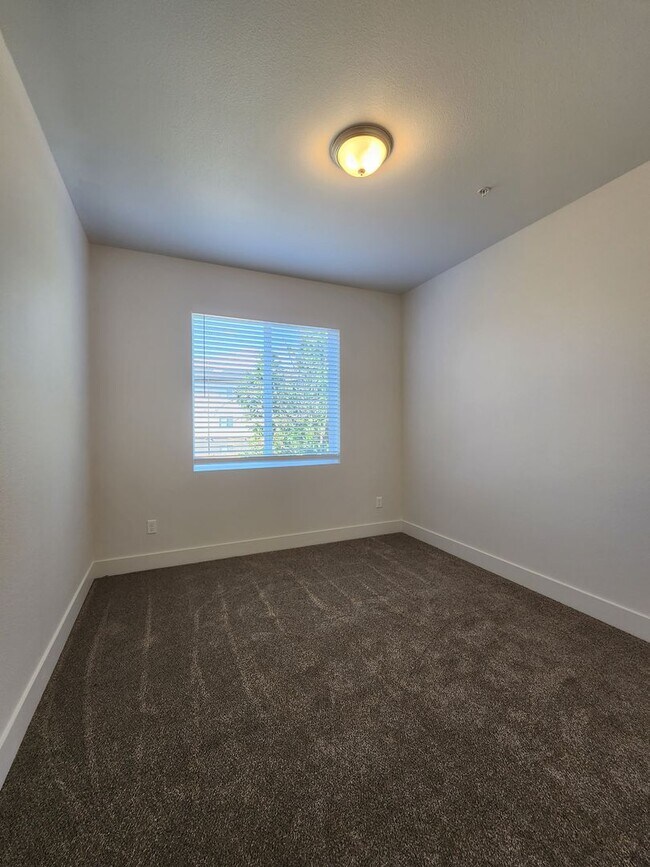 Building Photo - $500 MOVE IN SPECIAL - FREE RENT - Beautiful Brand New Modern Apartment Homes in Keizer