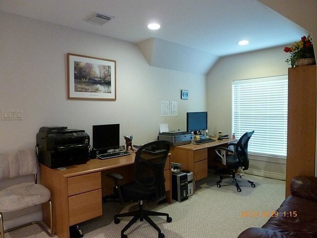 Building Photo - 5626 Dolores St