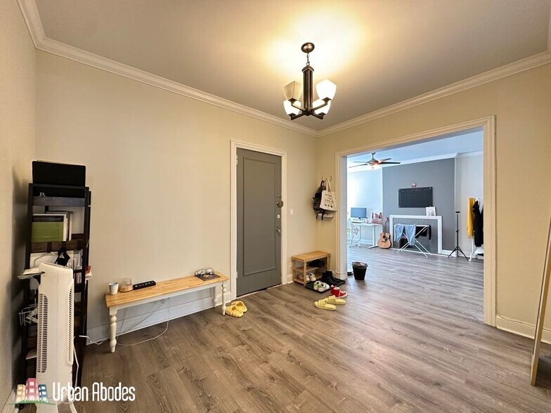 Building Photo - 321 Kedzie St