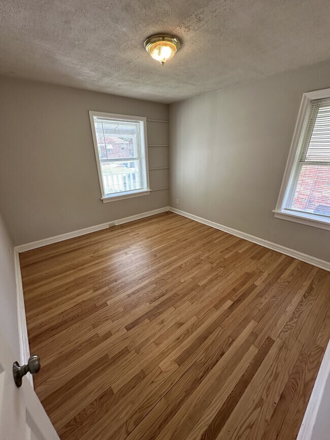Building Photo - 2142 Fairhaven Dr